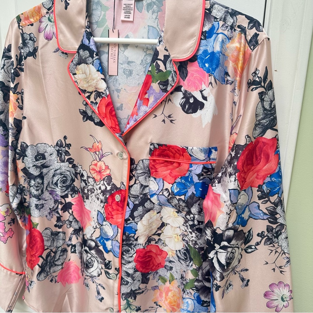 Victoria’s Secret Floral Satin Pajama Top / SIZE SMALL - Picture 3 of 4